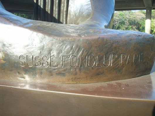 Detalle de la escultura Amphion de Henri Laurens. Sello de Susse freres, fundición